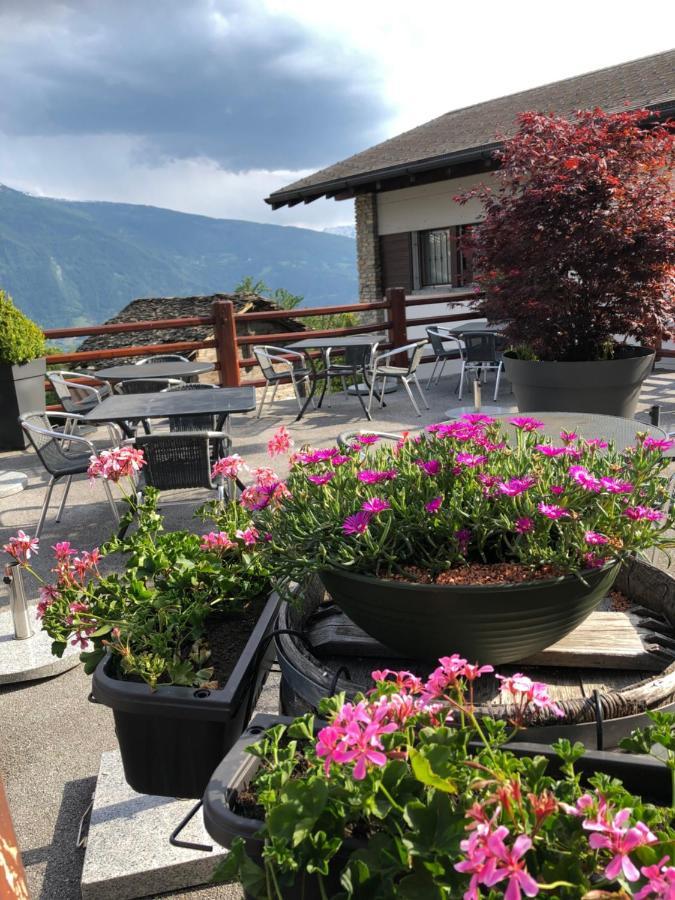 Cafe Cher-Mignon Et Chambres D'Hotes Chermignon-d'en Haut Exterior foto